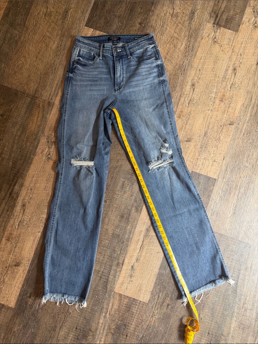Judy Blue Medium Blue Straight Leg Distressed Jeans 3/26